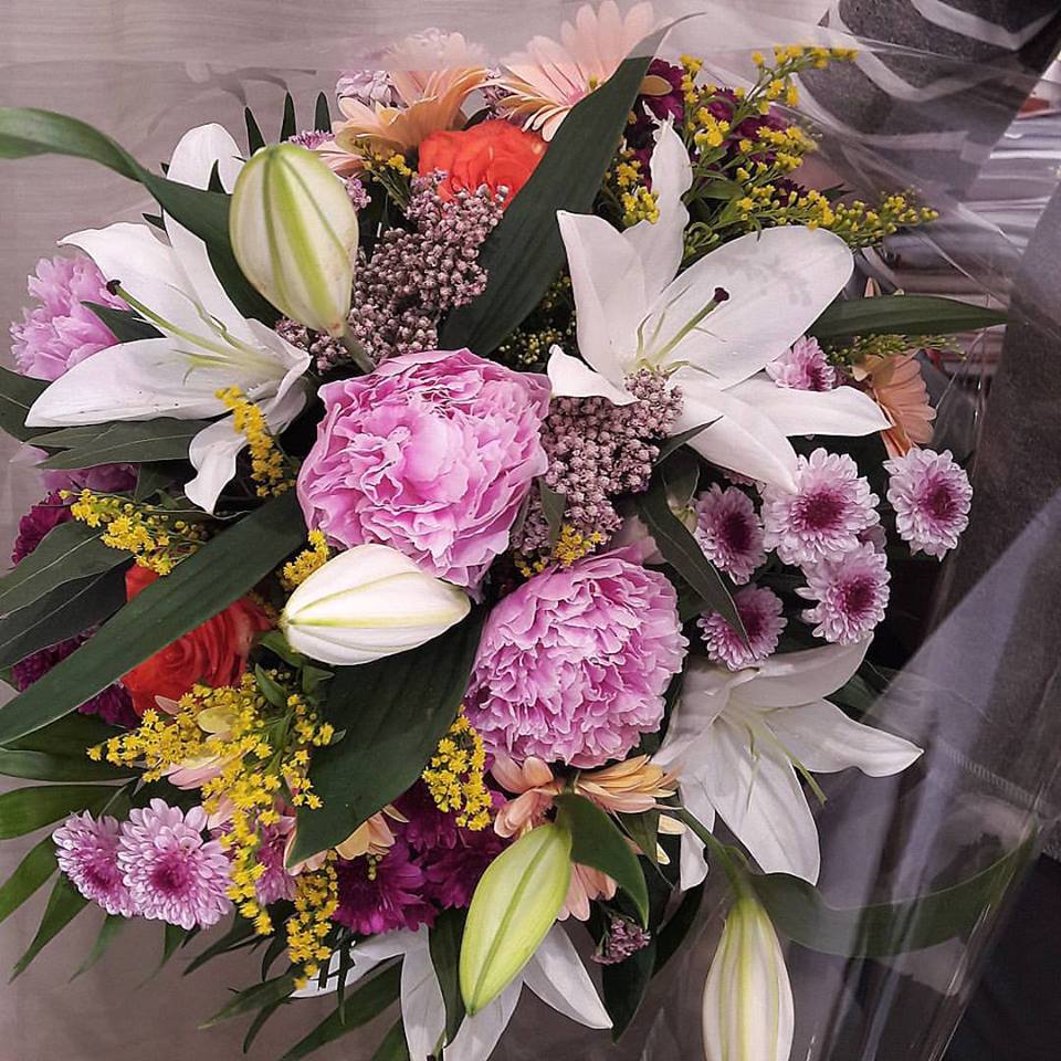 19989388_1838208909522936_8163795960698849532_n BOUQUET OF SEASONAL FLOWERS - Image 1