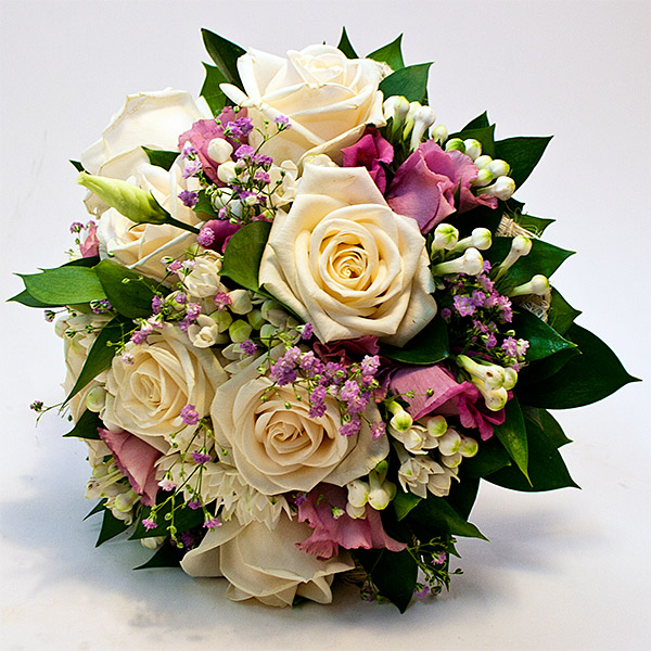 20110627193722-ten-siempre-flores-ramo-de-novia-irene-02-1-web.jpg RAMO DE ROSAS CHAMPAN - Imagen 1