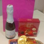GIFT BAG WITH SPARKLING WINE AND SWEETS