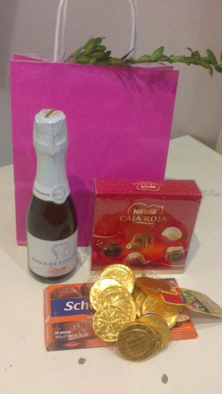 20131203194140-complemento-bolsa-de-navidad-web.jpg GIFT BAG WITH SPARKLING WINE AND SWEETS - Image 1