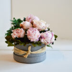 CAJA SOMBRERERA CON PEONIAS