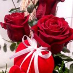 THREE ROSES WITH PICK HEART