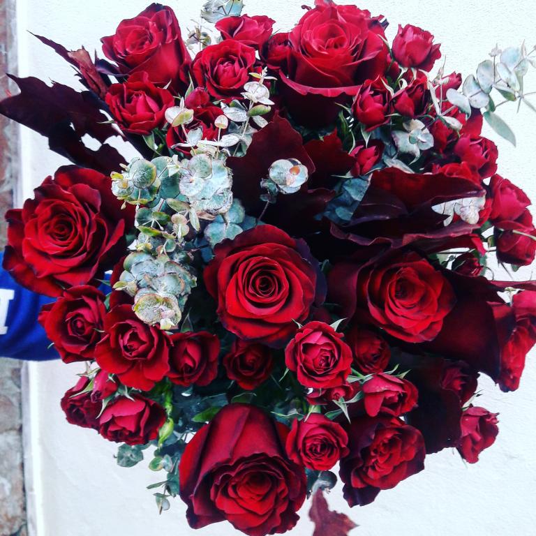 20210118204250-img_20210118_202023_769-web.jpg BOUQUET ROME OF RED ROSES - Image 1