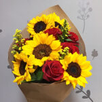 RAMO GIRASOLES Y ROSAS