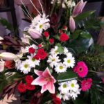 CENTRO LIRIOS Y FLORES VARIADAS