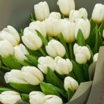 MONOCROMATIC TULIPS BOUQUET